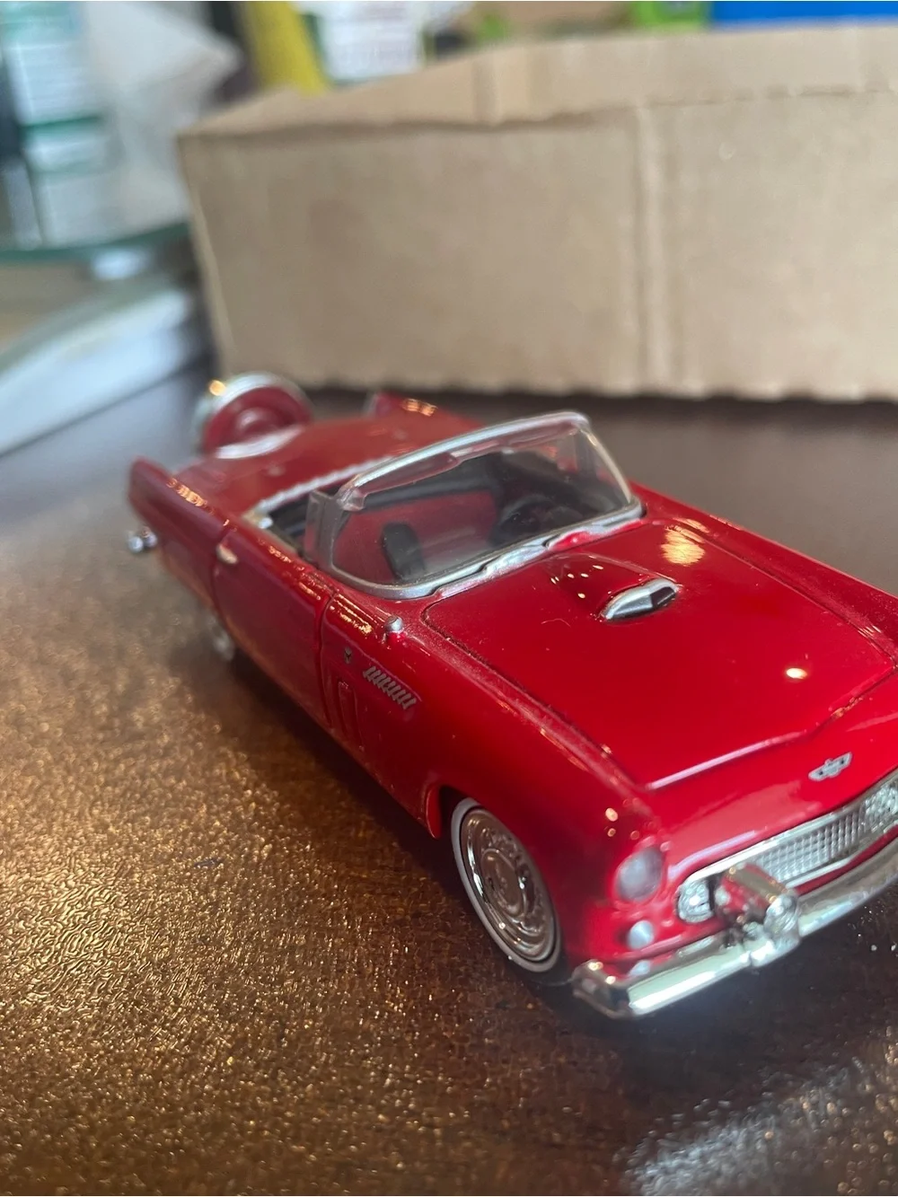 Motor Max 1956 Ford Thunderbird Diecast 1:43 Scale red
